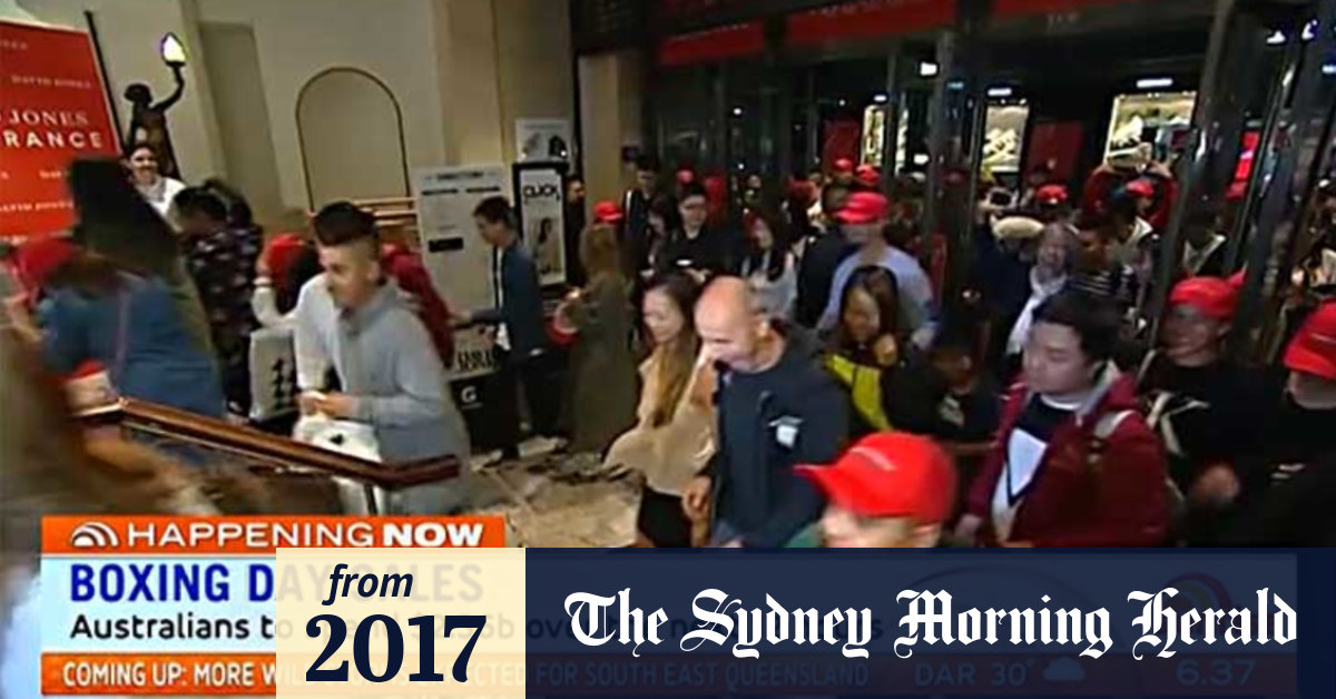 Video Crowds rush to Boxing Day sales